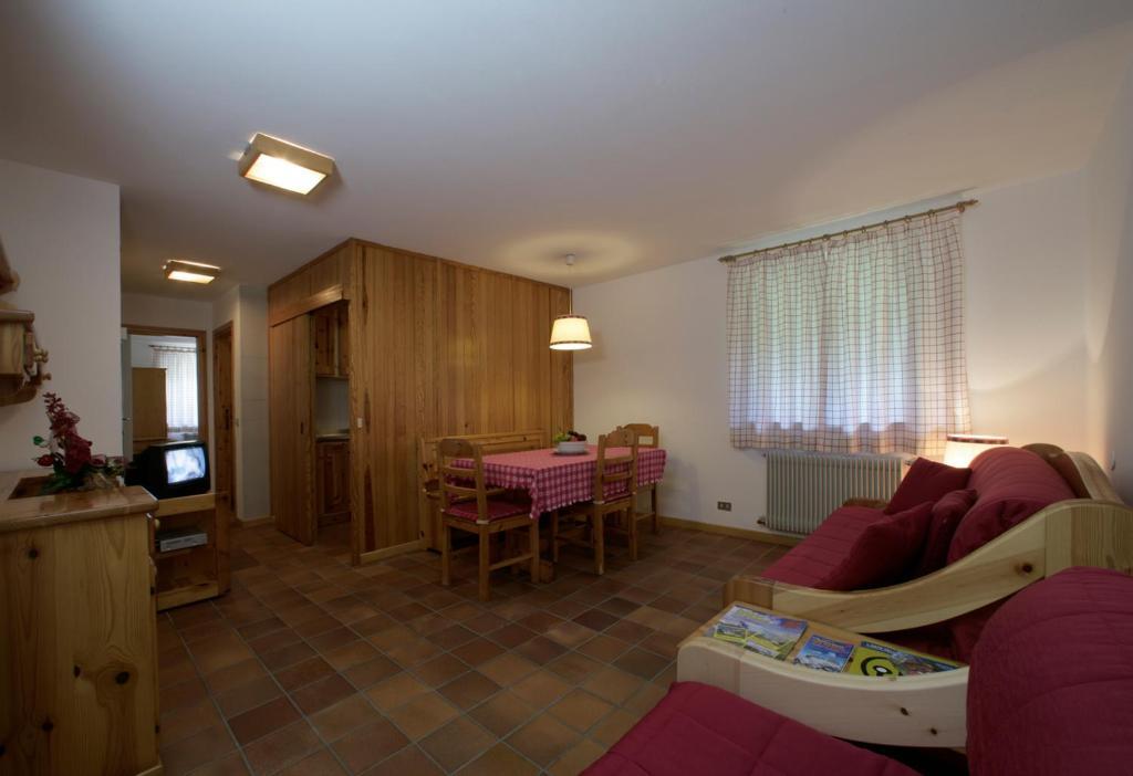 Apartments Gonzaga Canazei Zimmer foto