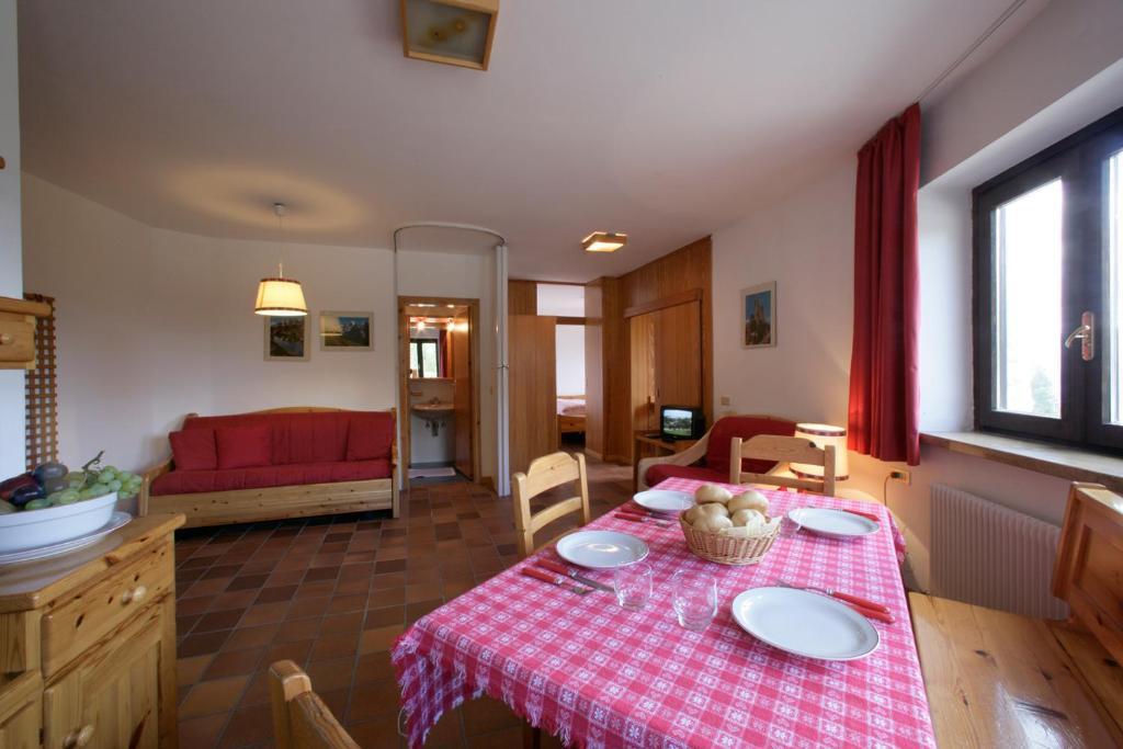 Apartments Gonzaga Canazei Zimmer foto